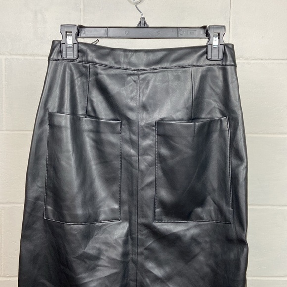 NWT‎ Blank NYC Women's Faux Leather Snap Front Black Midi Skirt Size 25 Pockets - Picture 4 of 7